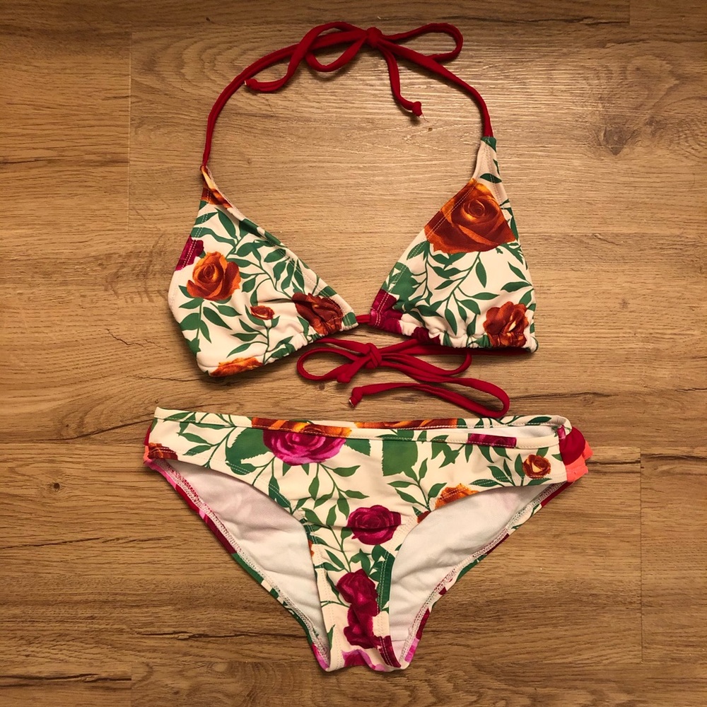 Wet seal ivory Rose ruffle-bottom bikini